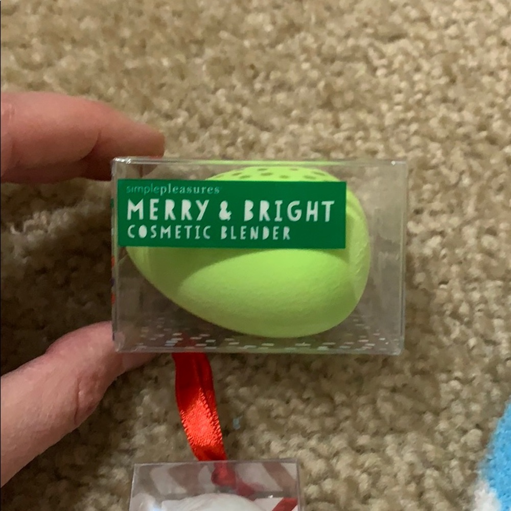 Stocking stuffer bundle - Picture 2 of 4